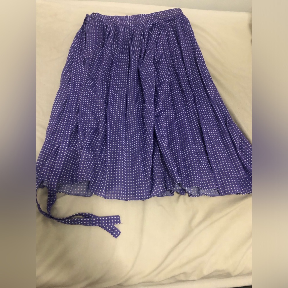 Vintage women’s polka dot knee length skirt